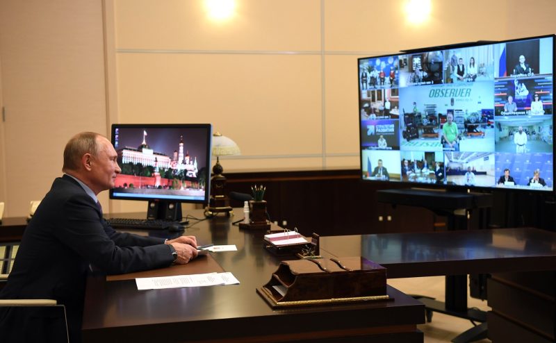 Организации инвалидов задали Владимиру Путину вопросы о пенсиях, доступной среде и ТСР