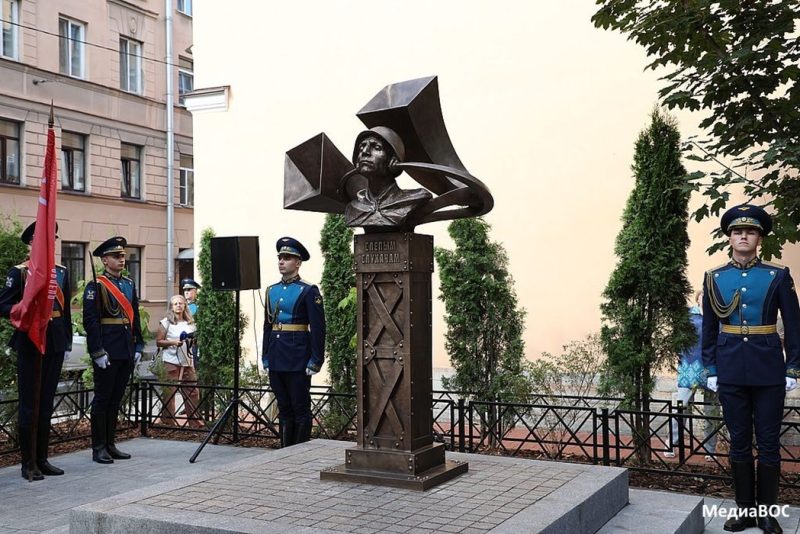 В Санкт-Петербурге появился памятник Слепым слухачам, защитникам блокадного Ленинграда