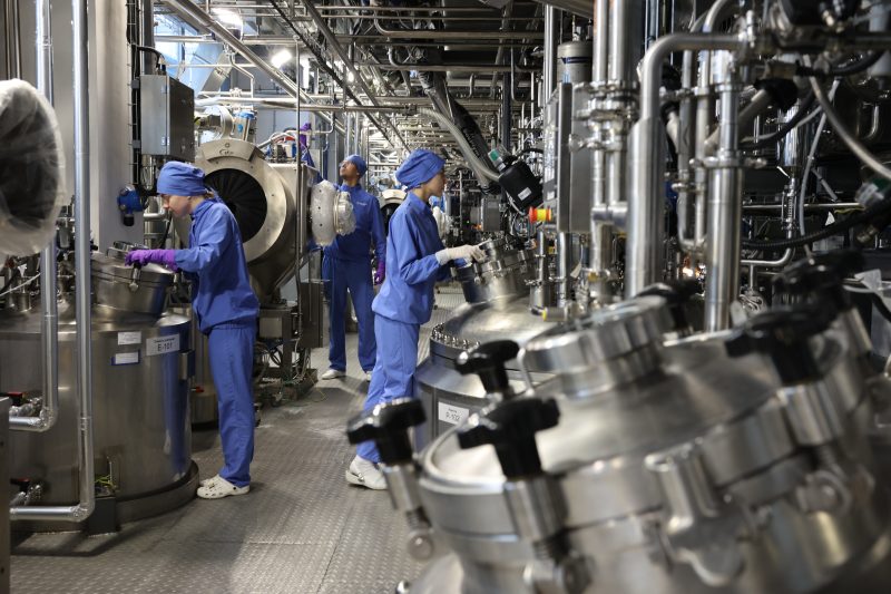 Вакцина не нужна? Российская компания представила лекарство от всех вирусов