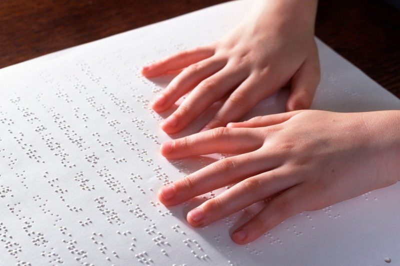Государство увеличит финансирование книжных изданий для незрячих
