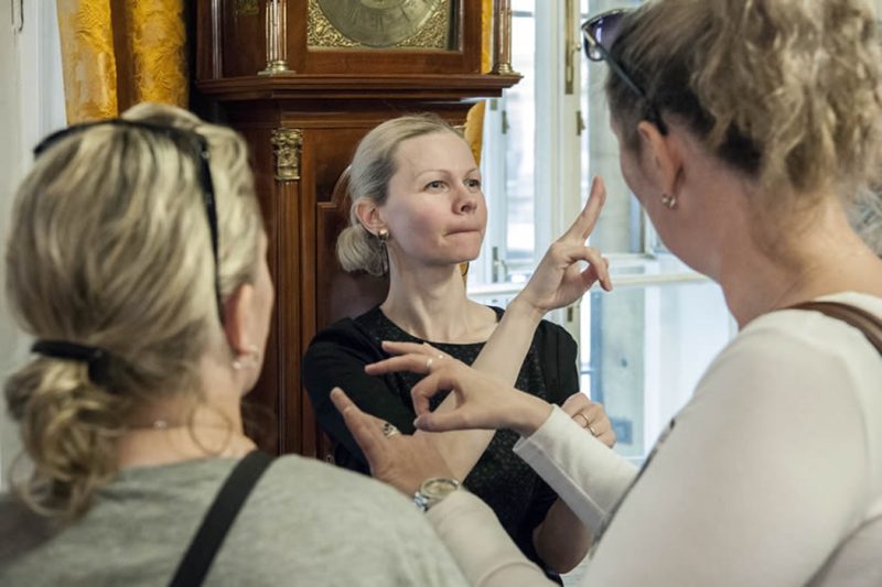 Жестовый язык в туризме получит официальный статус