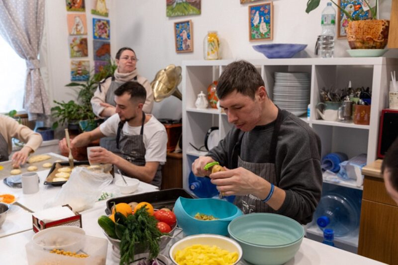 Московские кулинарные мастерские помогают людям с инвалидностью стать самостоятельнее