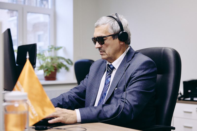 «Горячая линия» поддержки для незрячих и слабовидящих людей