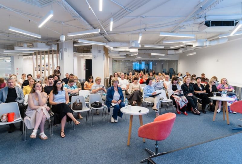 НКО научат побеждать: в Москве заработала Школа грантов с курсом по нейросетям